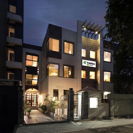 Treebo White Castle, Gurgaon Hotel Bagian luar foto