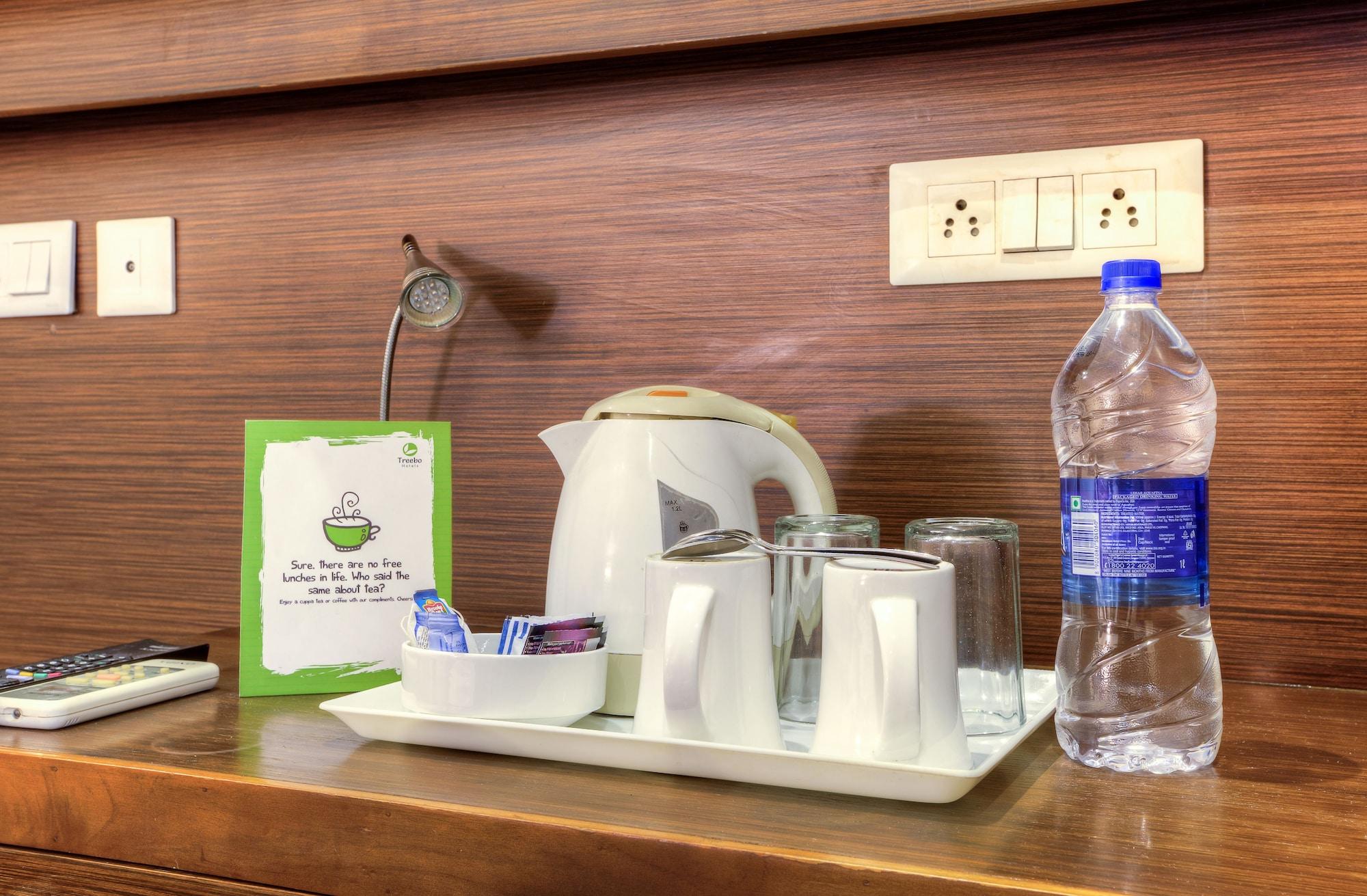 Treebo White Castle, Gurgaon Hotel Bagian luar foto