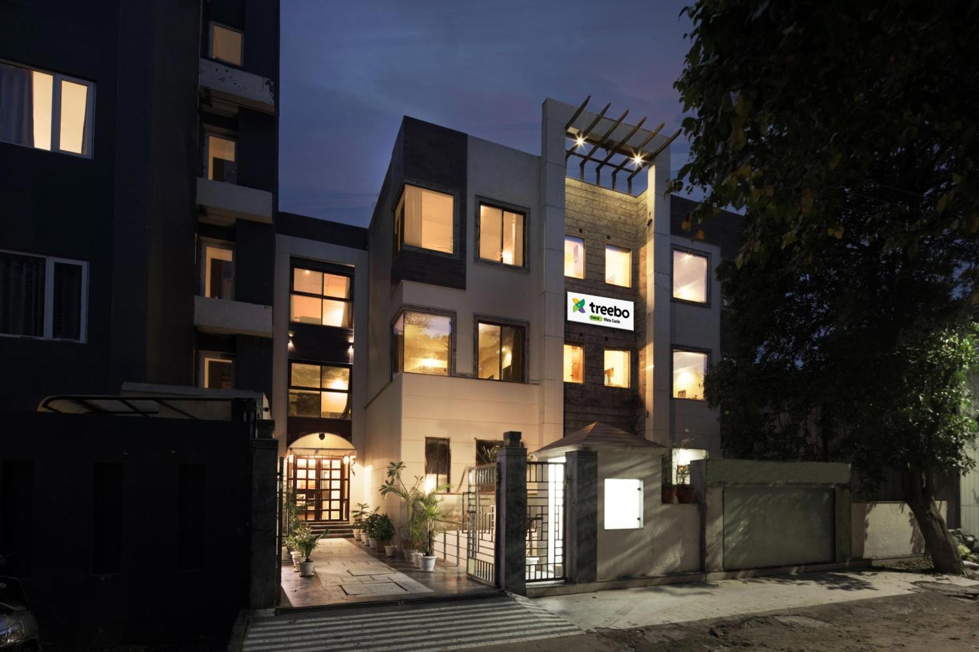 Treebo White Castle, Gurgaon Hotel Bagian luar foto