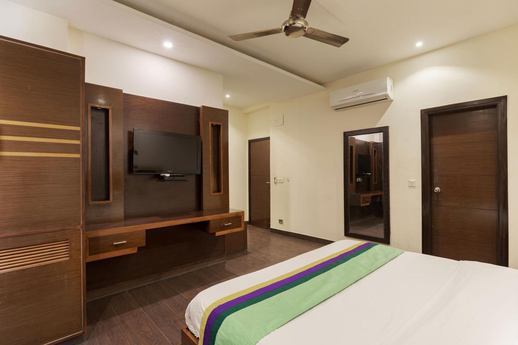 Treebo White Castle, Gurgaon Hotel Bagian luar foto