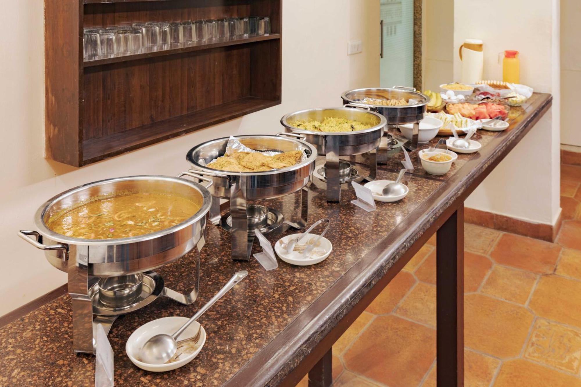 Treebo White Castle, Gurgaon Hotel Bagian luar foto