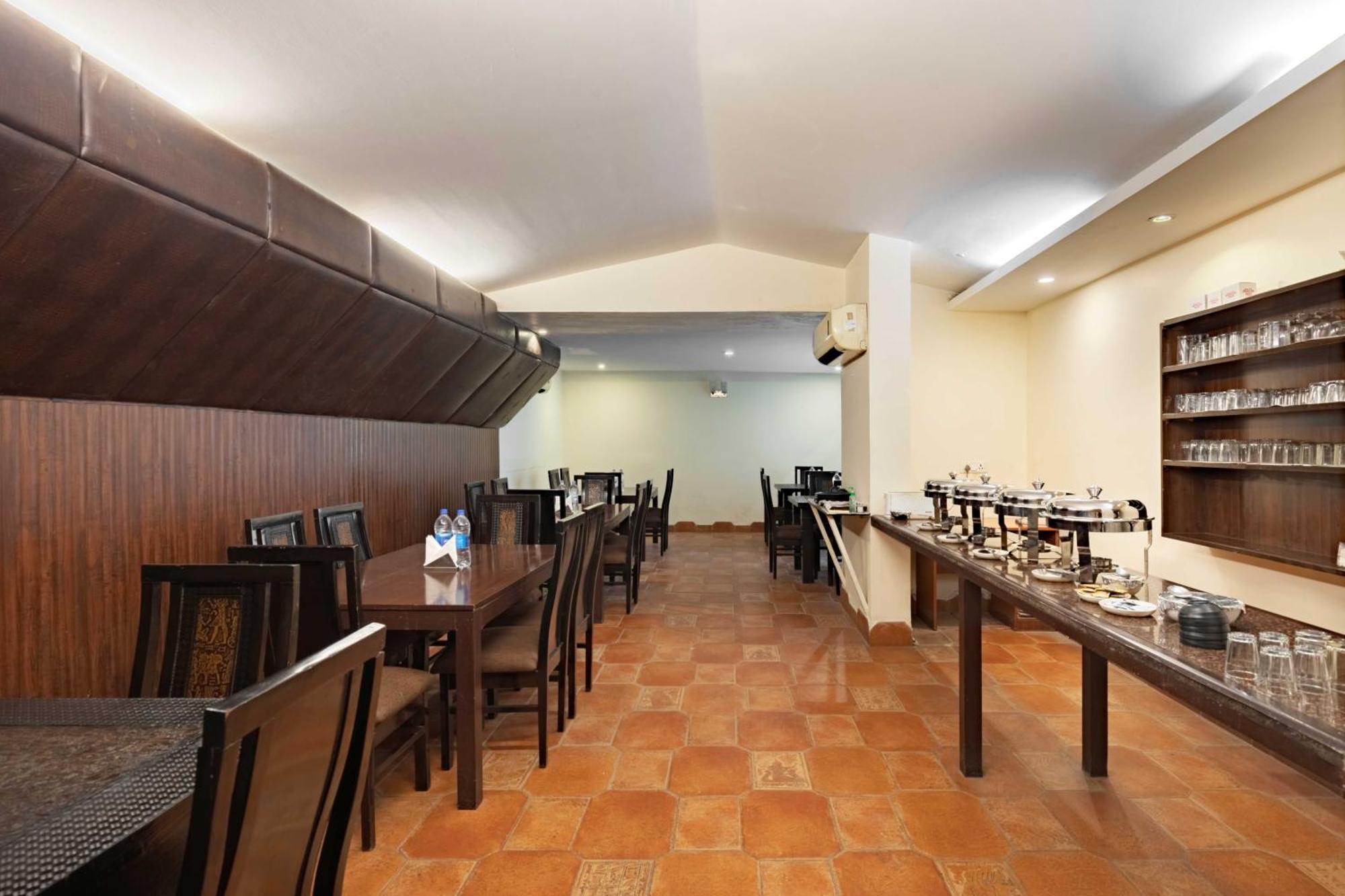 Treebo White Castle, Gurgaon Hotel Bagian luar foto