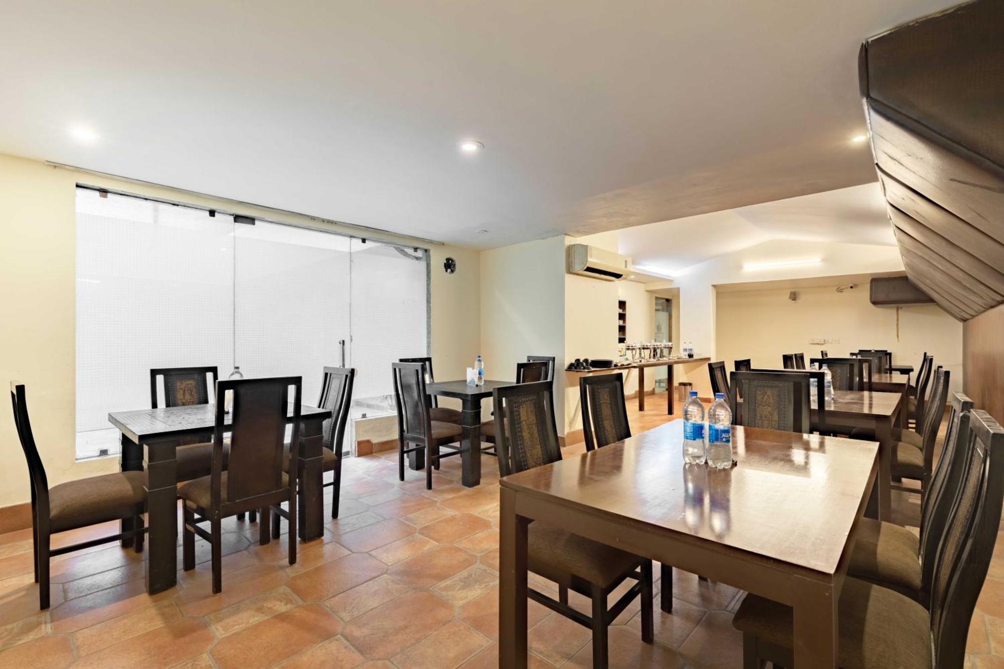 Treebo White Castle, Gurgaon Hotel Bagian luar foto
