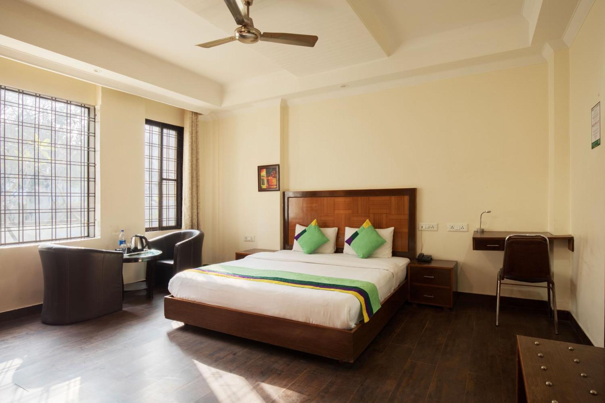 Treebo White Castle, Gurgaon Hotel Bagian luar foto