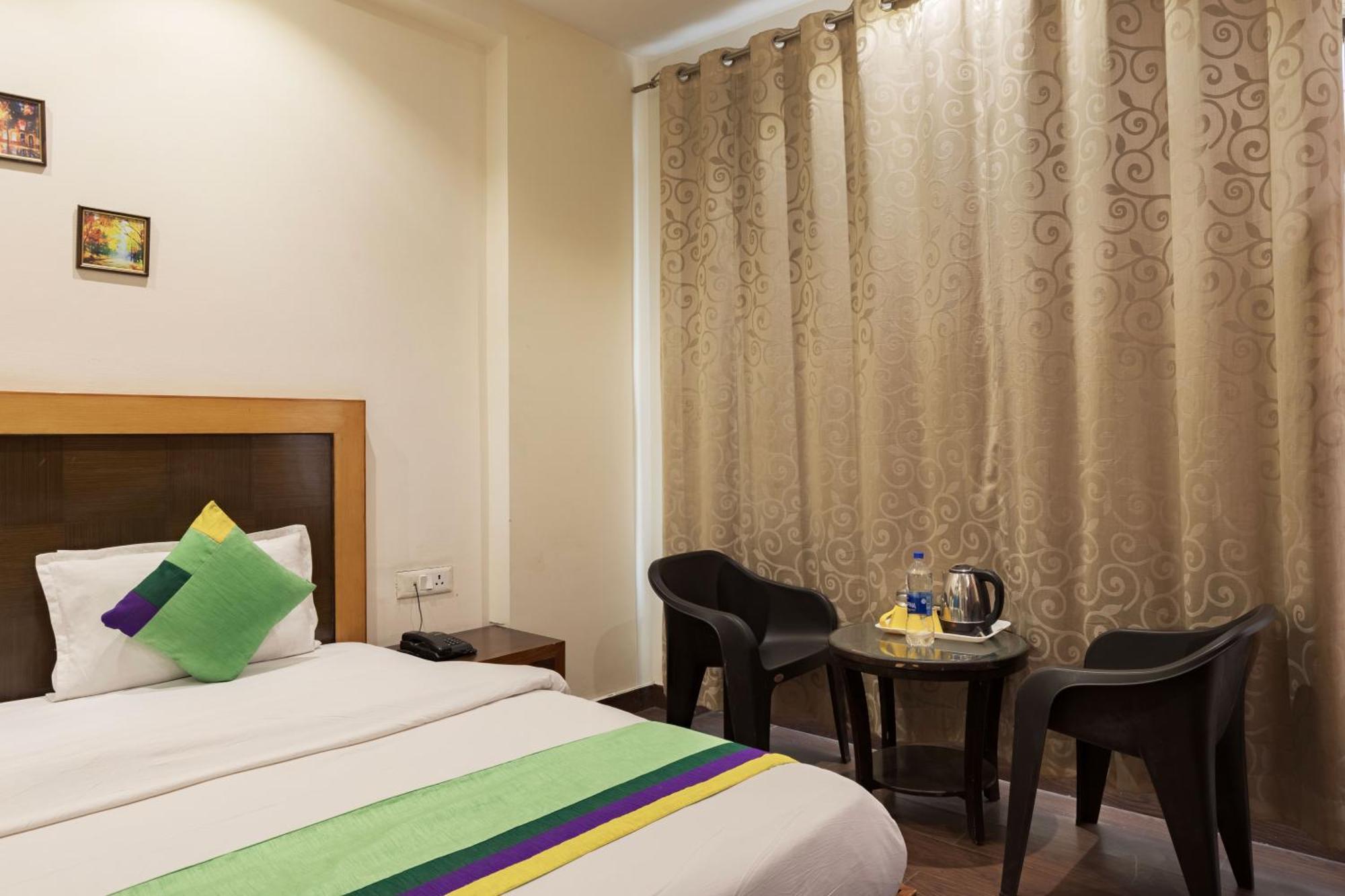 Treebo White Castle, Gurgaon Hotel Bagian luar foto
