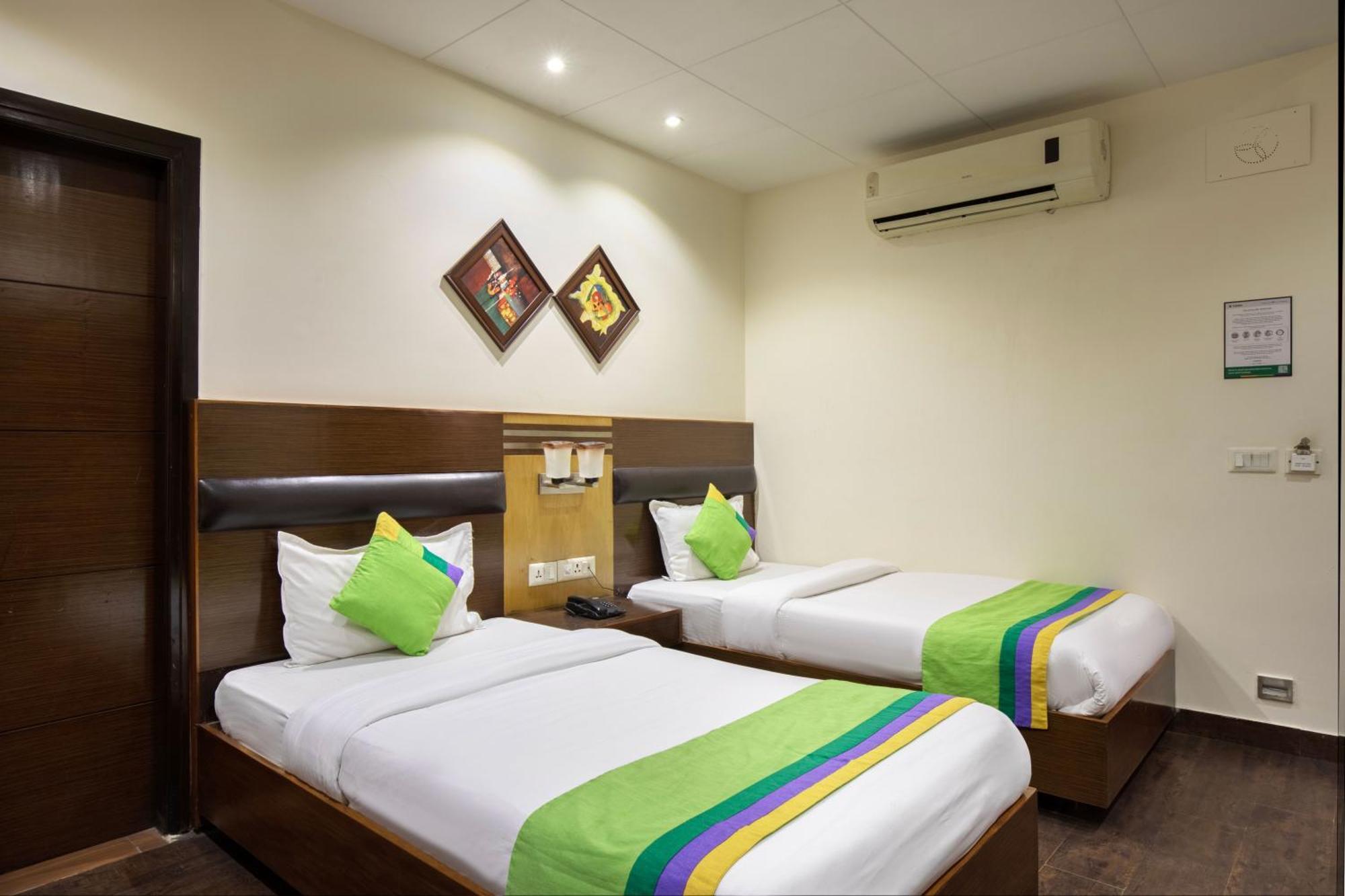 Treebo White Castle, Gurgaon Hotel Bagian luar foto