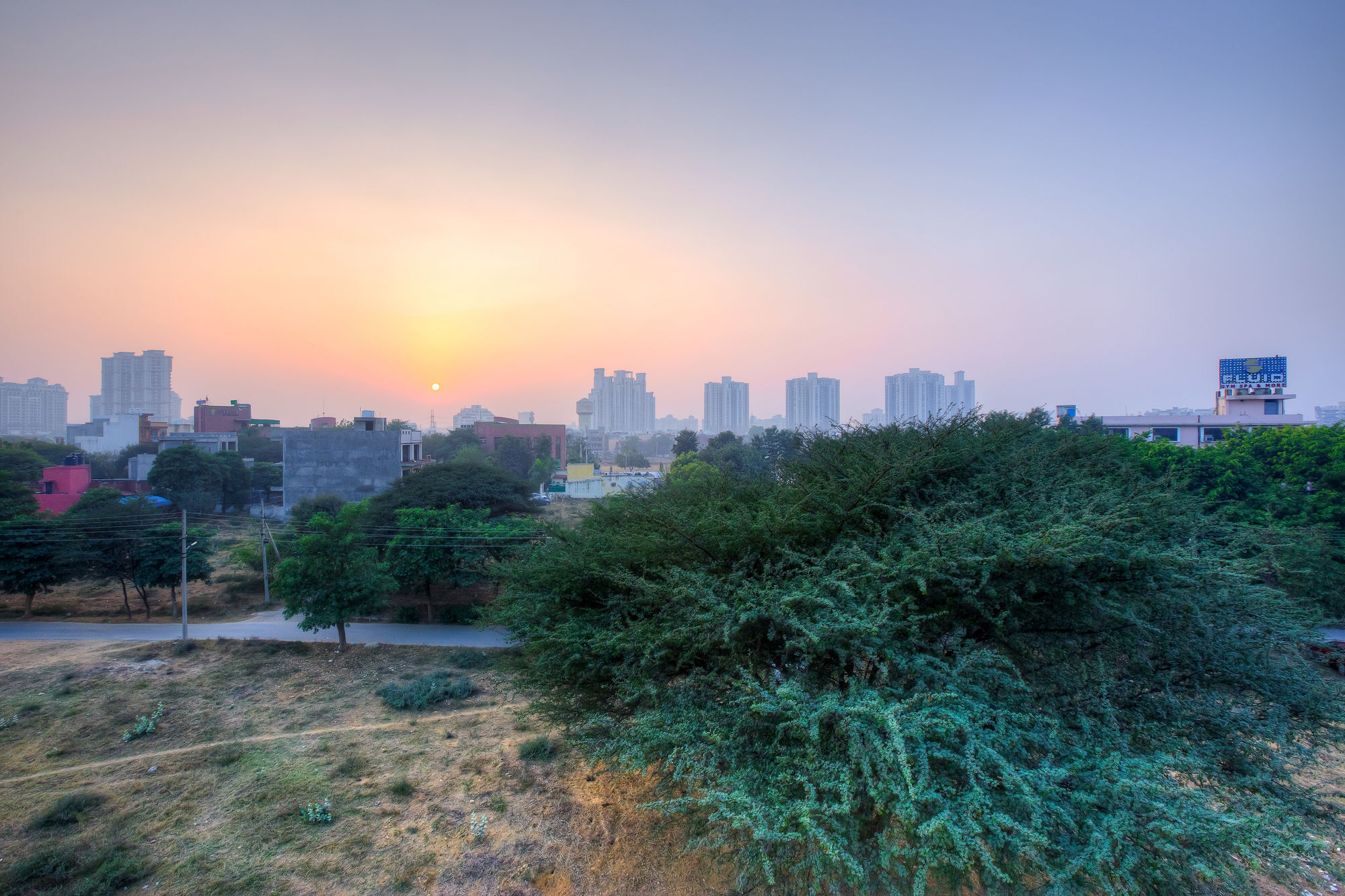 Treebo White Castle, Gurgaon Hotel Bagian luar foto
