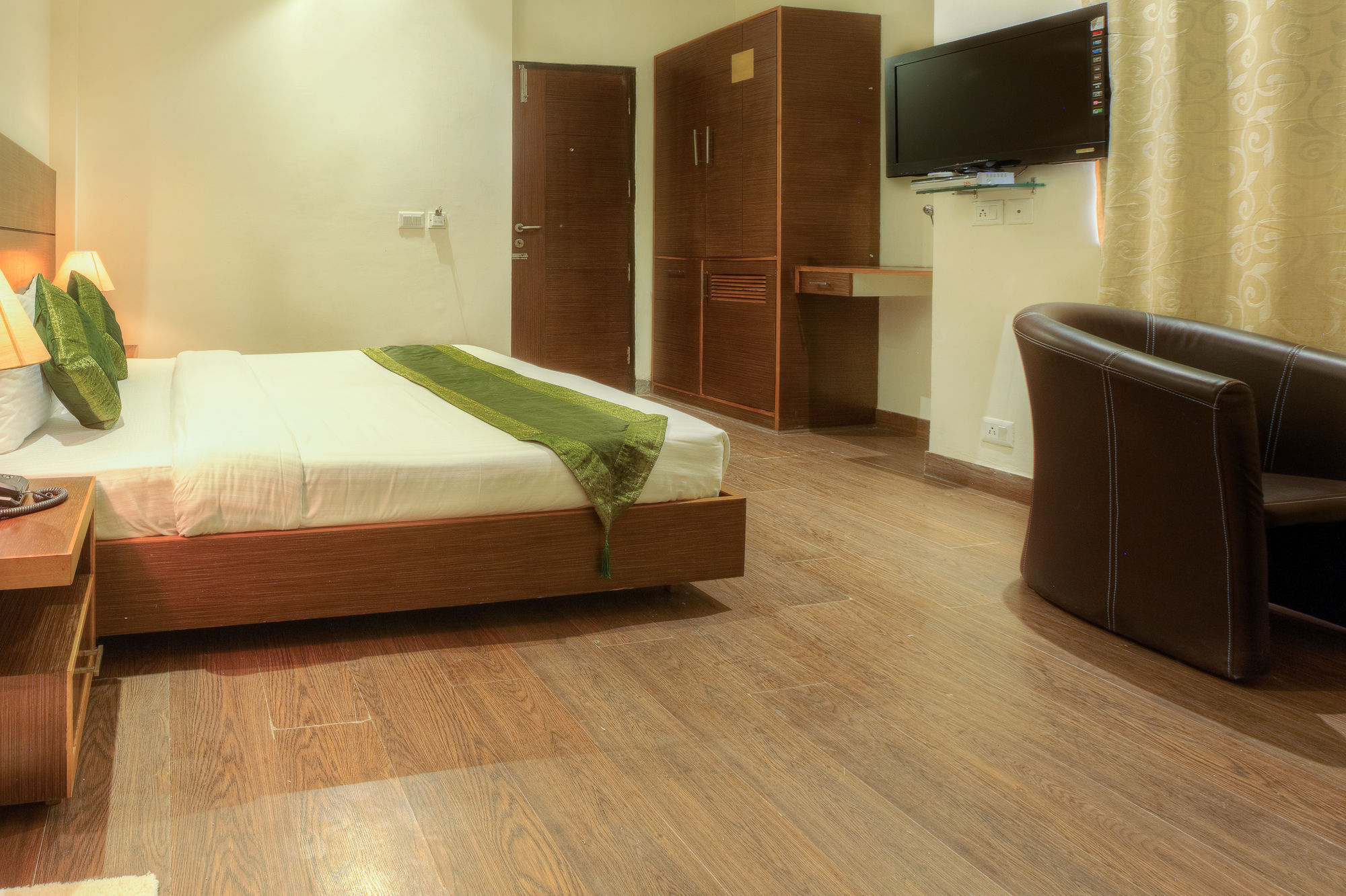 Treebo White Castle, Gurgaon Hotel Bagian luar foto