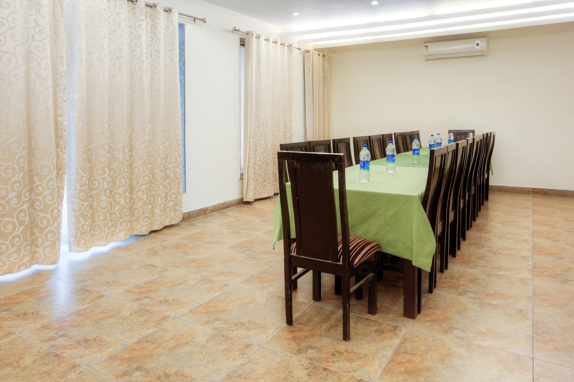 Treebo White Castle, Gurgaon Hotel Bagian luar foto