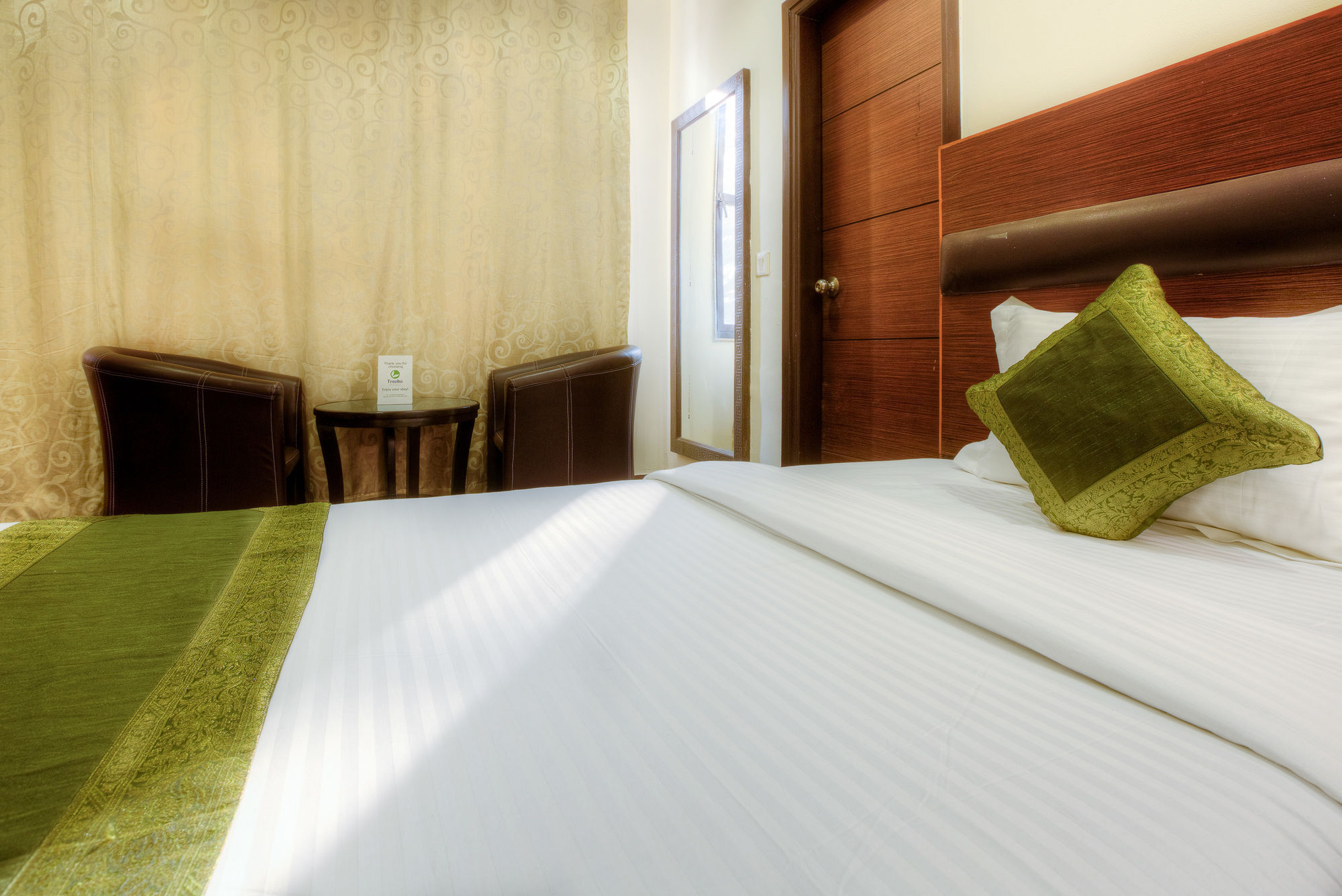Treebo White Castle, Gurgaon Hotel Bagian luar foto